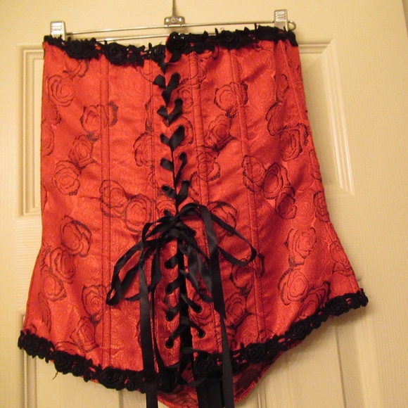 Beautiful Red/Black Tapestry Corset Bustier - Picture 4 of 4